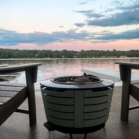 Relax & Play! Private Dock, Water Toys, Fire-Pit Villa